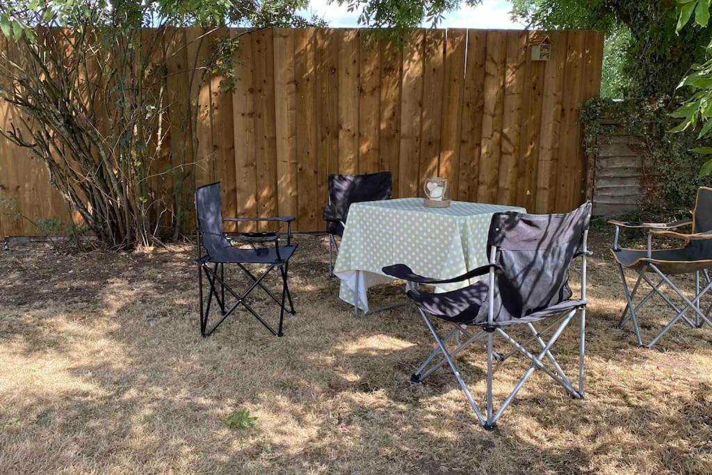 Cheerful 3 Bedroom Bungalow With Indoor Fire Place Gloucester Extérieur photo