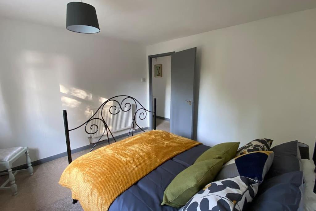 Cheerful 3 Bedroom Bungalow With Indoor Fire Place Gloucester Extérieur photo