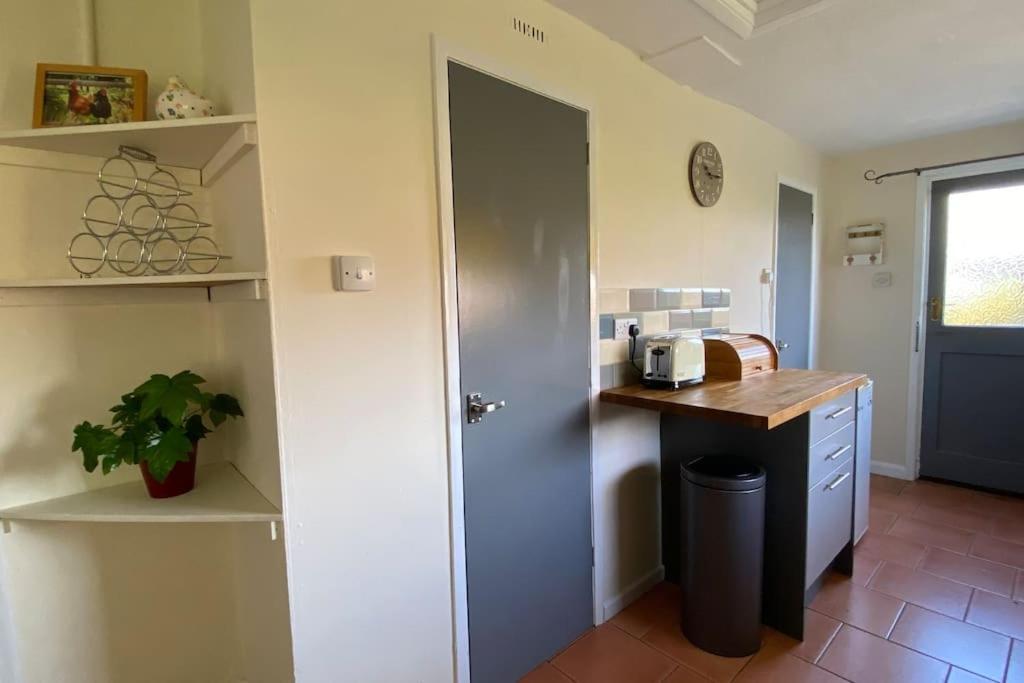 Cheerful 3 Bedroom Bungalow With Indoor Fire Place Gloucester Extérieur photo