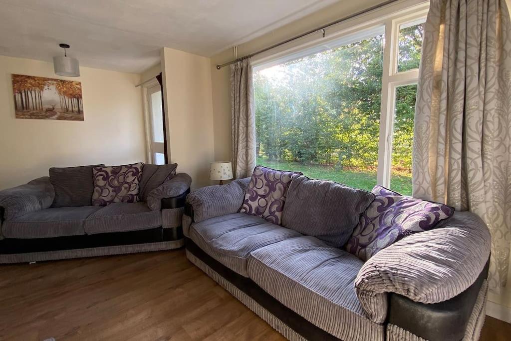 Cheerful 3 Bedroom Bungalow With Indoor Fire Place Gloucester Extérieur photo