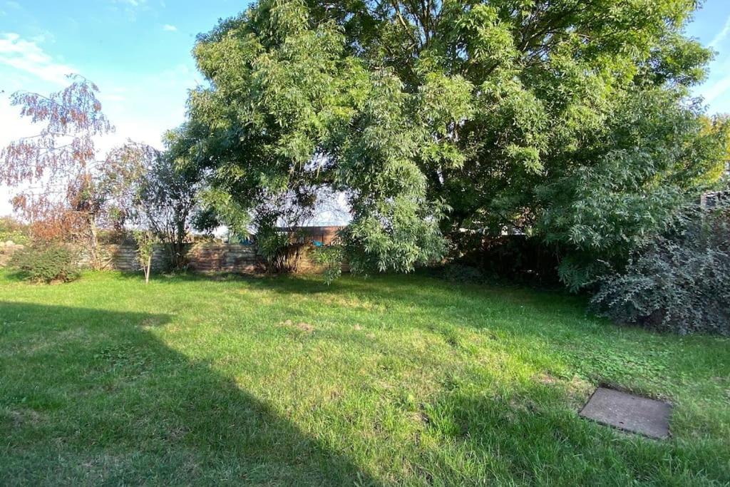 Cheerful 3 Bedroom Bungalow With Indoor Fire Place Gloucester Extérieur photo